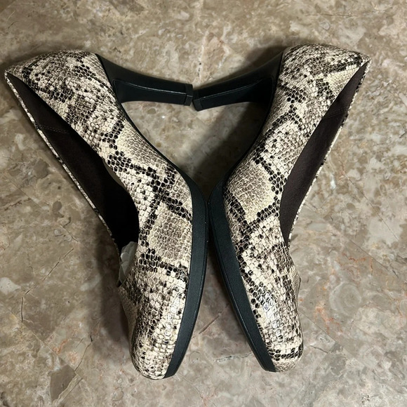 Clark’s Adriel Viola,Women shoes,NEW,Taupe snake,animal print,3.5 “ heel ,solid - Picture 13 of 13